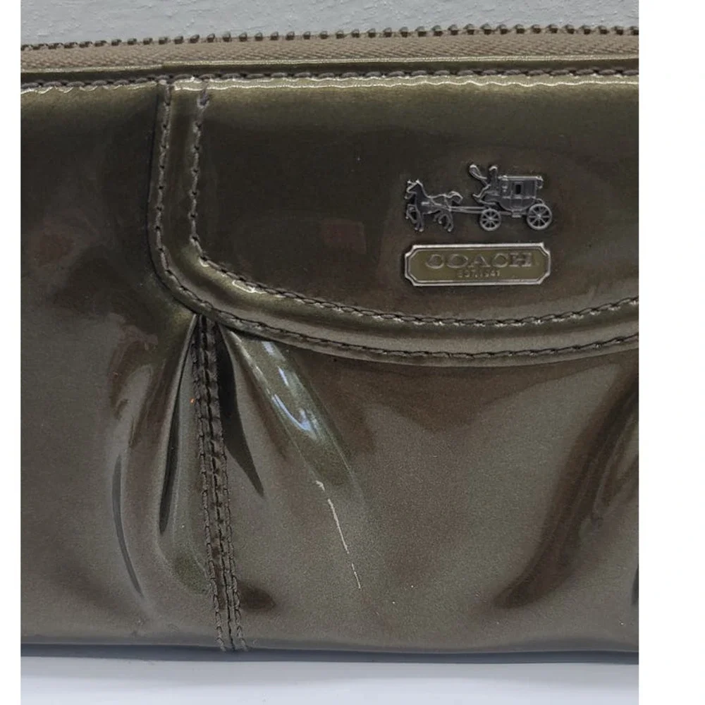 Coach Bifold Accordion Wallet Green Olive ID's Cards Bills Coins Round Zip - Picture 8 of 8